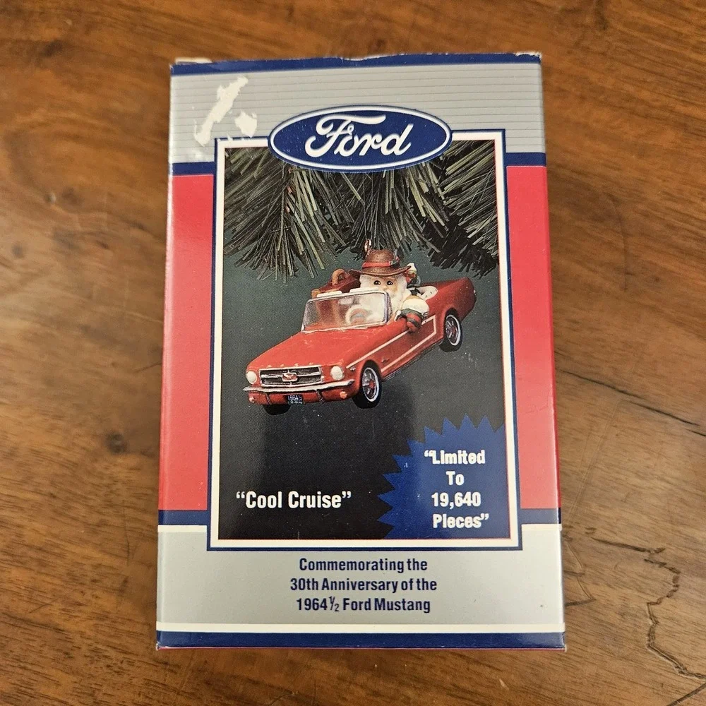 Enesco Cool Cruise 1964 1/2 Ford Mustang 30th Anniversary Limited Edition‎ Santa